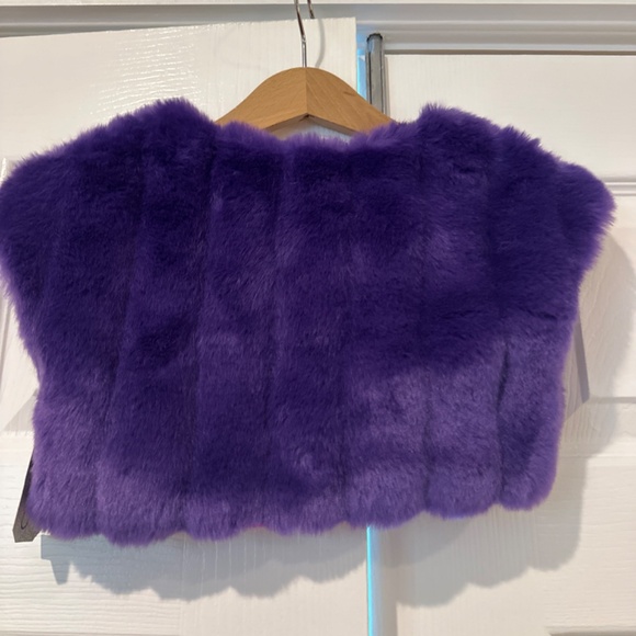 Faux Fur Purple stole - Picture 2 of 2